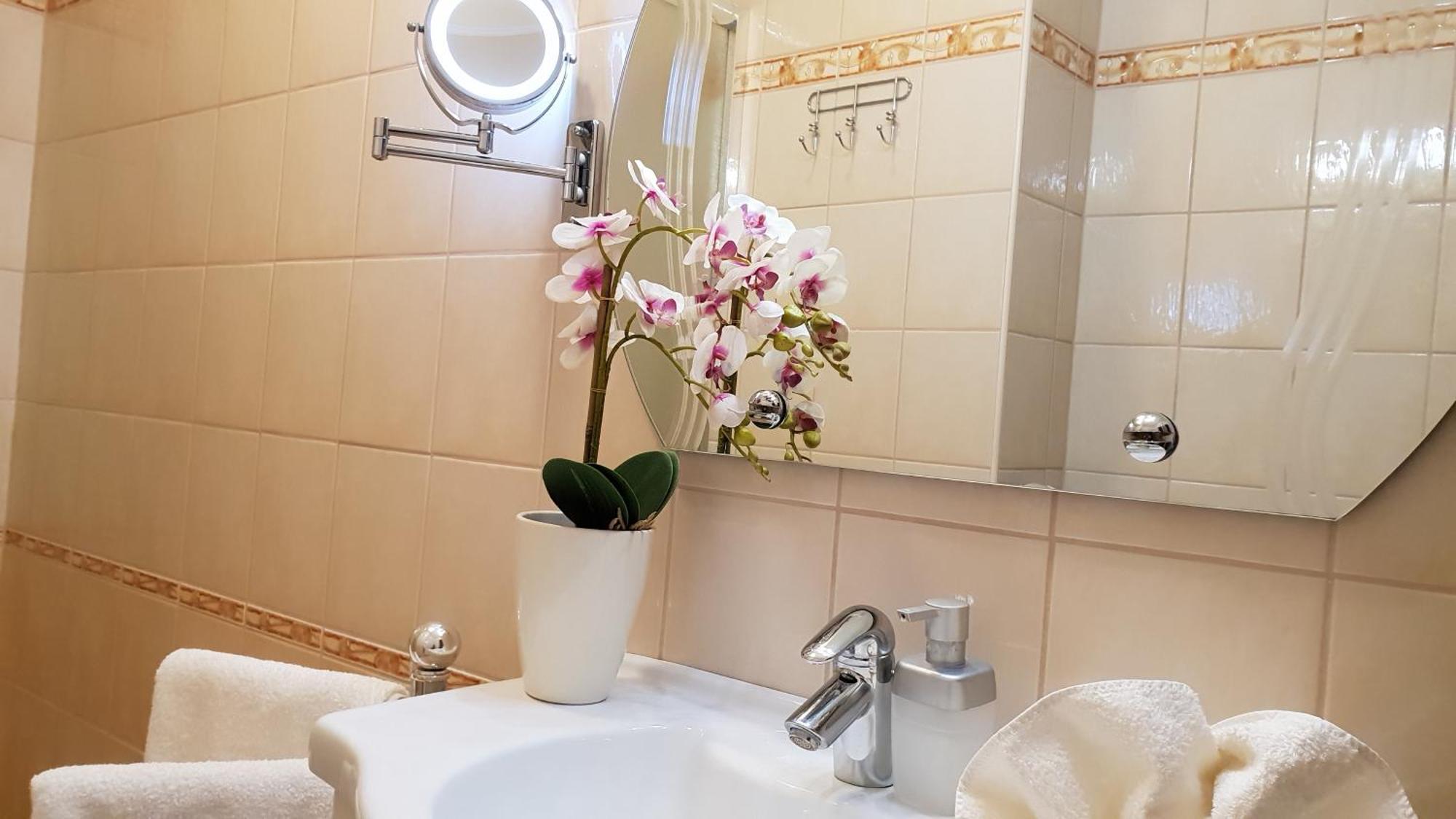 Hotel Isabell Győr Esterno foto